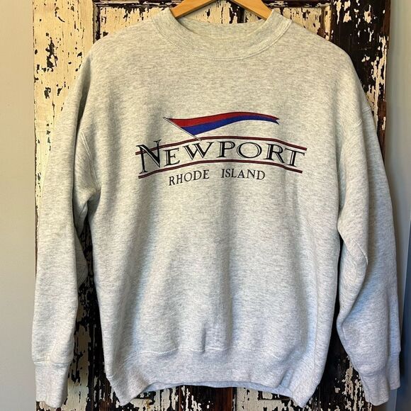 Vintage unisex Newport Rhode Island Fruit Of The Loom sweatshirt size Medium - Picture 1 of 5